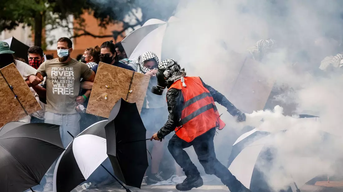 Vor knapp zwei Wochen hatte ein Einsatz der New Yorker Polizei an der Columbia-Universität für Aufsehen und Kritik gesorgt, in der Folge kommt es an Dutzenden US-Universitäten zu Protesten. - Bild: Douglas R. Clifford/Tampa Bay Times via AP/dpa