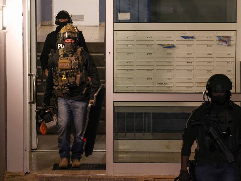 Ein sich selbst als Reichsbürger bezeichnender Mann hat in Velbert Polizisten mit einem Messer bedroht und damit einen SEK-Einsatz ausgelöst. - Foto: Christoph Reichwein/dpa
