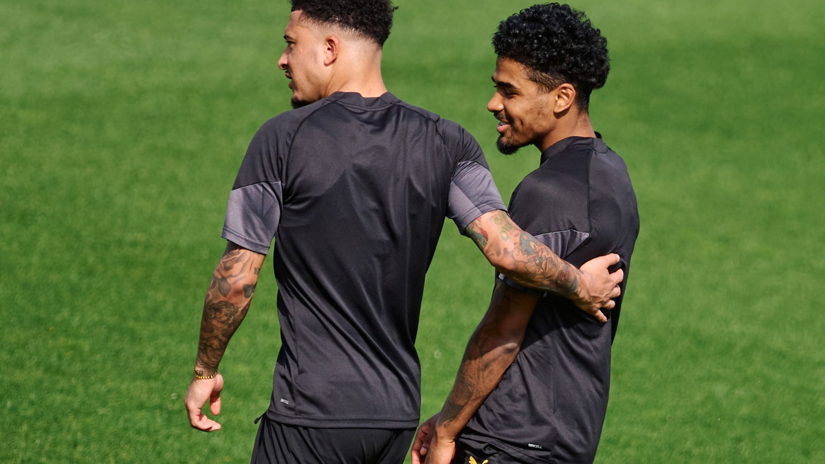 Ian Maatsen (l) und Jadon Sancho beim BVB-Training. - Foto: Bernd Thissen/dpa