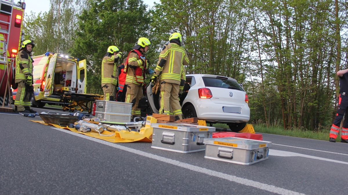 FW LK Leipzig: Schwerer Verkehrsunfall in Markranstädt - Foto: presseportal.de