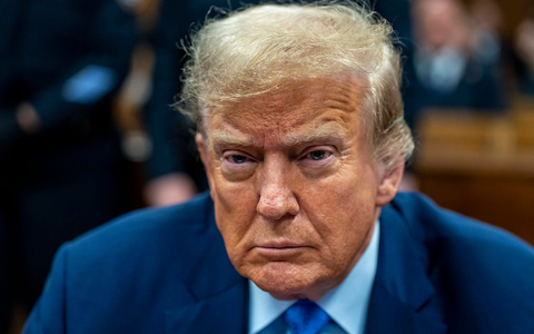 Der Vorwurf: Trump soll 130.000 Dollar Schweigegeld an eine Pornodarstellerin gezahlt und den Geldfluss danach falsch verbucht haben. - Foto: Mark Peterson/POOL Redux Pictures/AP/dpa