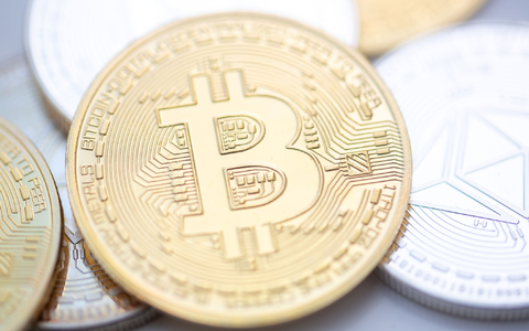 Der Bitcoin hat erneut an Wert verloren - in seinem Schatten gab auh die zweitgrößte Kryptowährung Ether nach. - Foto: Fernando Gutierrez-Juarez/dpa
