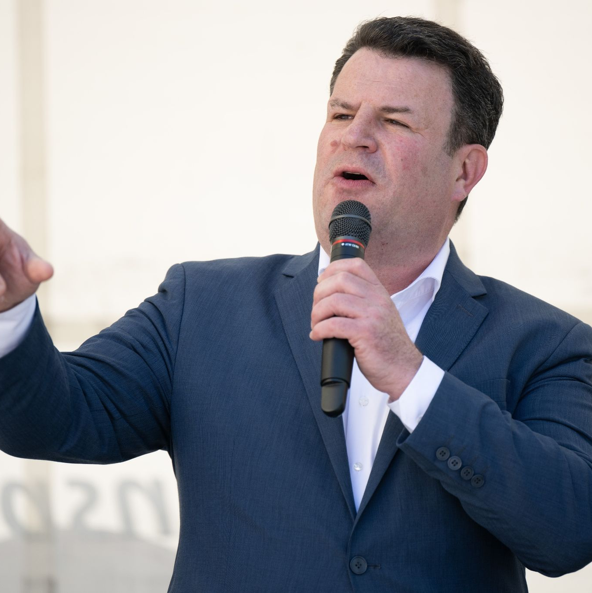 «Dieses Land hat eine humanitäre Verpflichtung, Menschen zu helfen, die vor Krieg und politischer Verfolgung geflohen sind»: Bundesarbeitsminister Hubertus Heil in Dresden. - Foto: Sebastian Kahnert/dpa