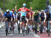 Positiv und raus: Maxim Van Gils verlässt die Tour de France. - Foto: Arne Dedert/dpa