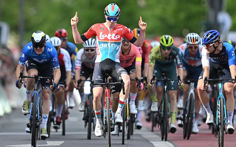 Positiv und raus: Maxim Van Gils verlässt die Tour de France. - Foto: Arne Dedert/dpa
