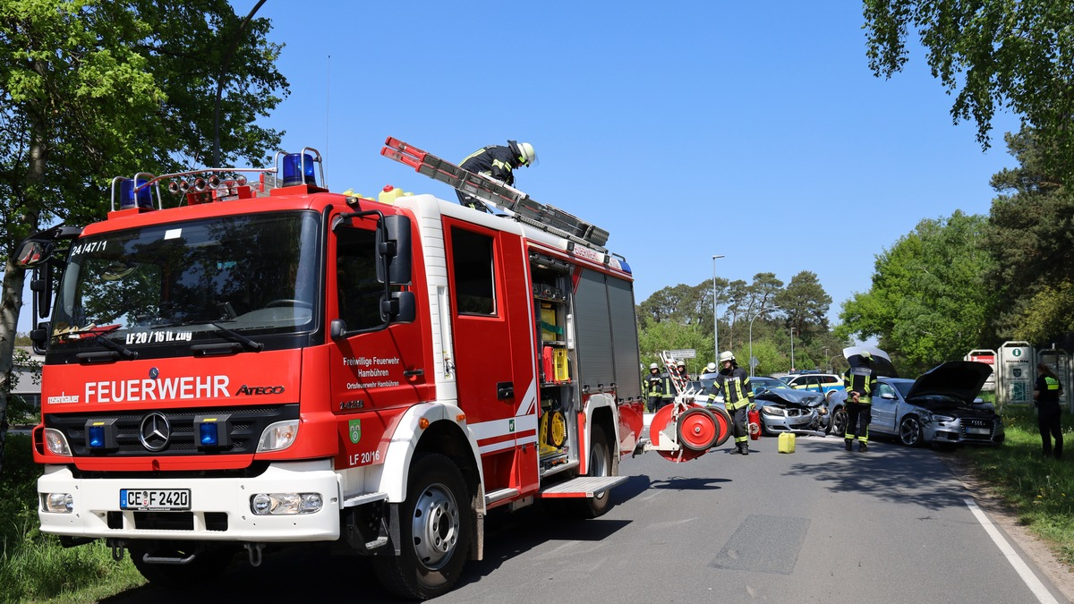 FW Hambühren: Verkehrsunfall fordert zwei Verletzte - Feuerwehr im Einsatz - Foto: presseportal.de