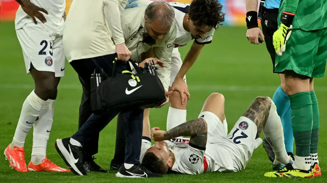 PSG-Verteidiger Lucas Hernandez musste noch vor der Pause verletzt ausgewechselt werden. - Bild: Bernd Thissen/dpa