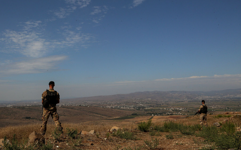 In das Gebiet von Wadi Khaled an der libanesisch-syrischen Grenze im Nordlibanon flüchten täglich Hunderte Menschen. - Foto: Marwan Naamani/dpa