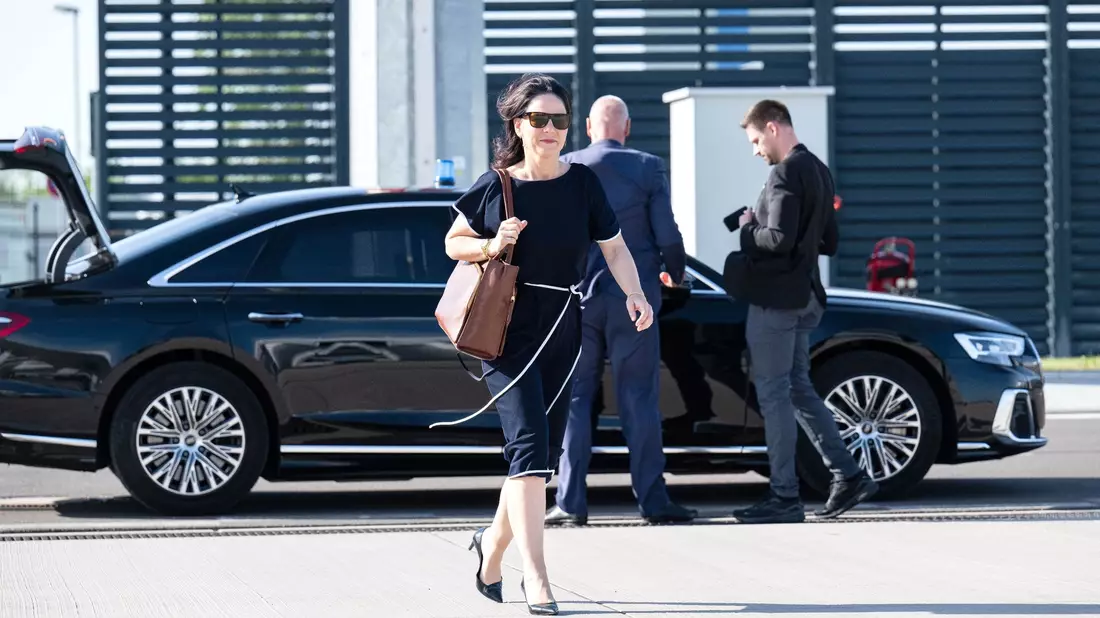 Im Mittelpunkt der einwöchigen Reise von Außenministerin Baerbock nach Australien, Neuseeland und Fidschi steht die Sicherheitspolitik und der Klimaschutz. - Bild: Sina Schuldt/dpa