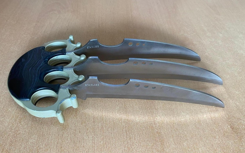 BPOL-HH: (FOTO) Bundespolizei am Hamburg Airport: Schlagring mit Kralle führt zur Strafanzeige, Flug verpasst - Foto: presseportal.de