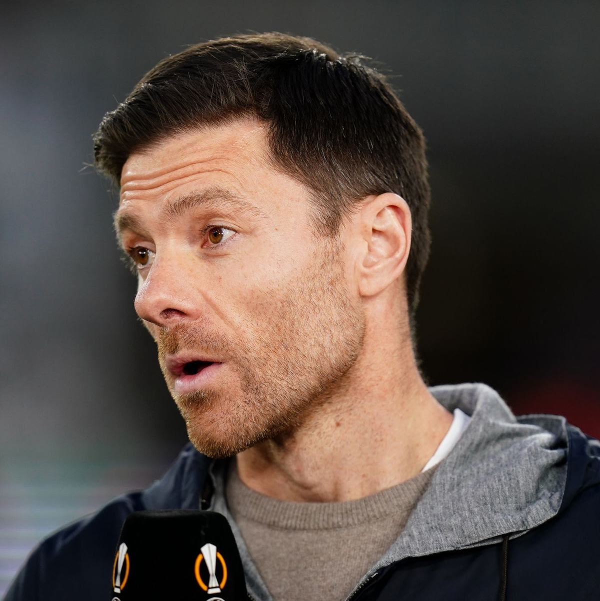 Bayer-Trainer Xabi Alonso freut sich auf ein Wiedersehen mit Daniele De Rossi. - Foto: John Walton/PA Wire/dpa