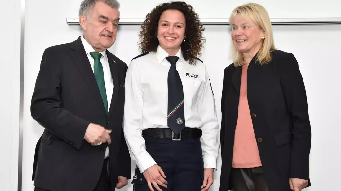 POL-RE: Kreis Recklinghausen/ Bottrop: Nina Marnett bei Polizeisportlerehrung 2024 ausgezeichnet - Bild: presseportal.de