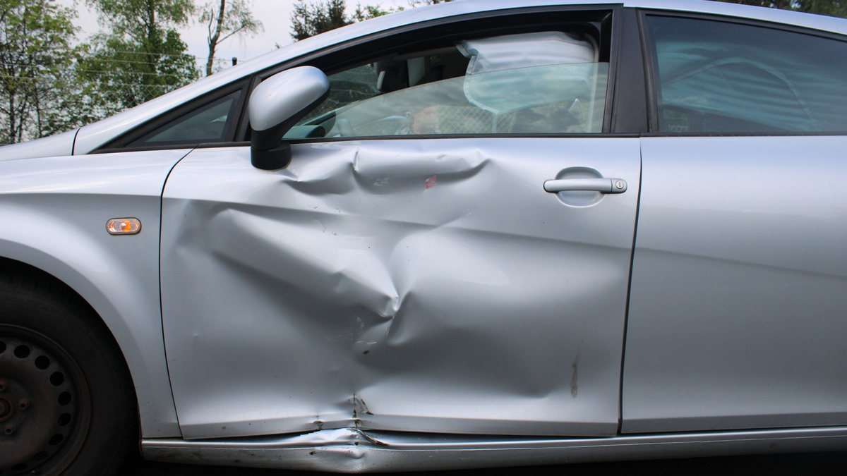POL-RBK: Wermelskirchen - Kollision zwischen Pkw und Motorrad endet glimpflich - Foto: presseportal.de