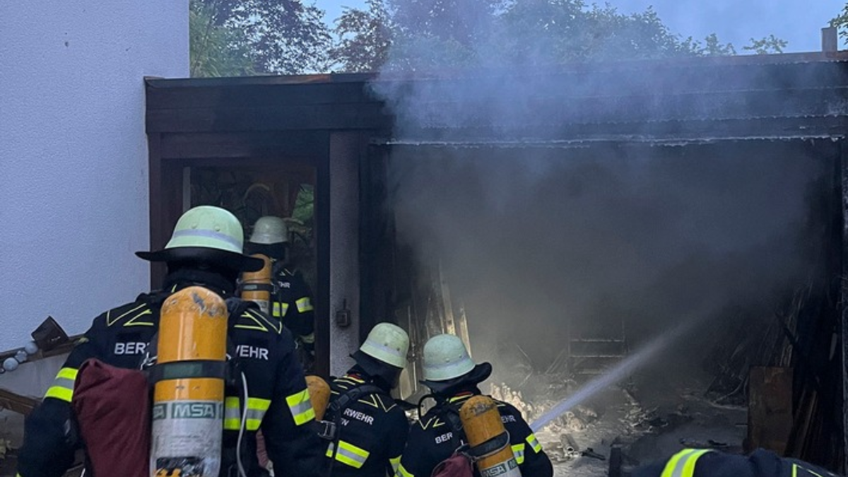 FW-M: Schnelles Eintreffen verhindert Brandausbreitung (Untermenzing) - Foto: presseportal.de