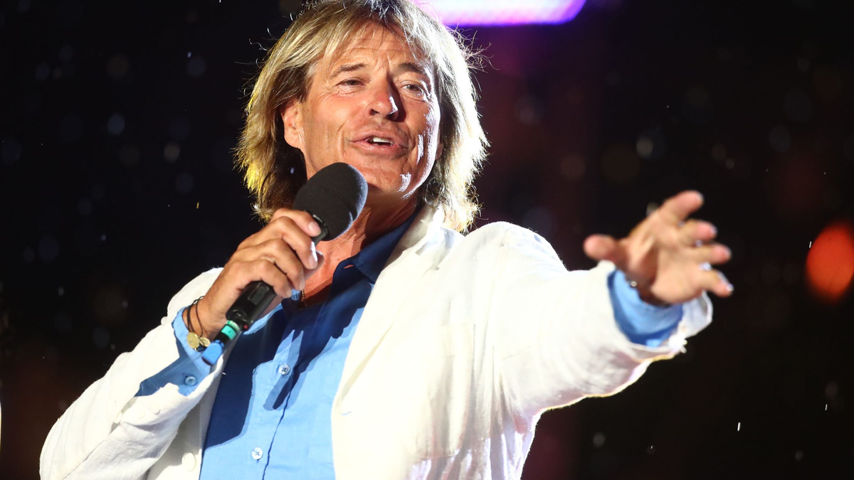 «Jeder Tag ist ein Tag zum Feiern», sagt der einstige Skirennfahrer Hansi Hinterseer. - Foto: Bodo Schackow/dpa