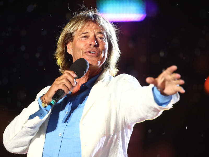 «Jeder Tag ist ein Tag zum Feiern», sagt der einstige Skirennfahrer Hansi Hinterseer. - Foto: Bodo Schackow/dpa