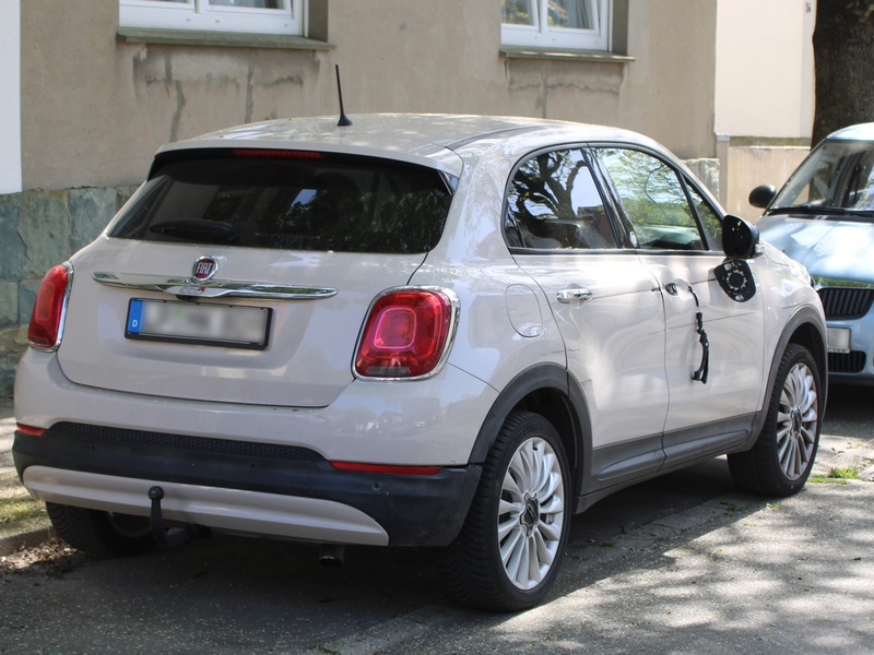 POL-SO: Parkendes Fahrzeug massiv beschädigt - Foto: presseportal.de