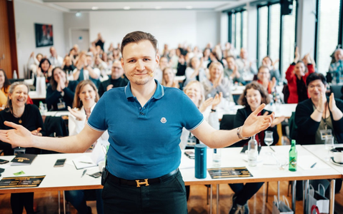 Spotify testet Hörbuchabo? Brancheninsider verrät, wie man sich mit Spotify ein Nebeneinkommen als Hörbuchsprecher sichern kann - Foto: presseportal.de