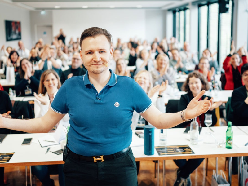 Spotify testet Hörbuchabo? Brancheninsider verrät, wie man sich mit Spotify ein Nebeneinkommen als Hörbuchsprecher sichern kann - Foto: presseportal.de