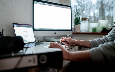 Seit der Corona-Pandemie hat sich das Homeoffice fest etabliert. (Archivbild) - Foto: Fabian Strauch/dpa Seit der Corona-Pandemie hat sich das Homeoffice fest etabliert. (Archivbild) - Foto: Fabian Strauch/dpa