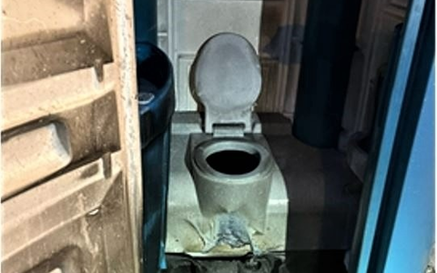 POL-ME: Mobile Toilettenkabine ausgebrannt - die Polizei bittet um Hinweise - Mettmann - 2405006 - Foto: presseportal.de POL-ME: Mobile Toilettenkabine ausgebrannt - die Polizei bittet um Hinweise - Mettmann - 2405006 - Foto: presseportal.de