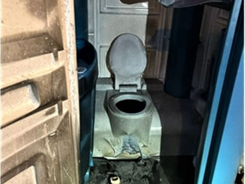 POL-ME: Mobile Toilettenkabine ausgebrannt - die Polizei bittet um Hinweise - Mettmann - 2405006 - Foto: presseportal.de