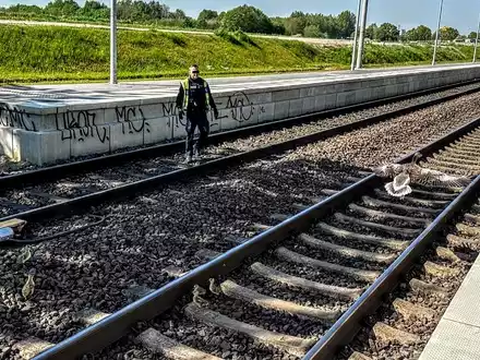 BPOL-KI: Gänsemarsch legt am 1. Mai Bahnverkehr lahm - Foto: presseportal.de