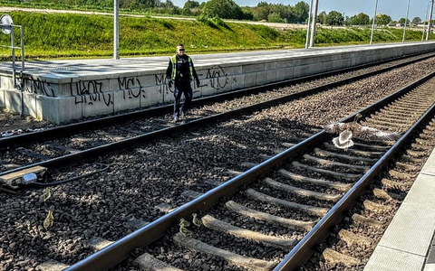 BPOL-KI: Gänsemarsch legt am 1. Mai Bahnverkehr lahm - Foto: presseportal.de