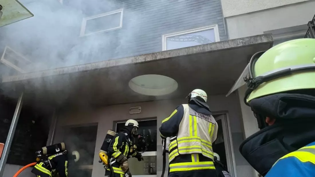 FW-BO: 8 Verletzte bei Brand in einem Mehrfamilienhaus in Querenburg - Bild: presseportal.de