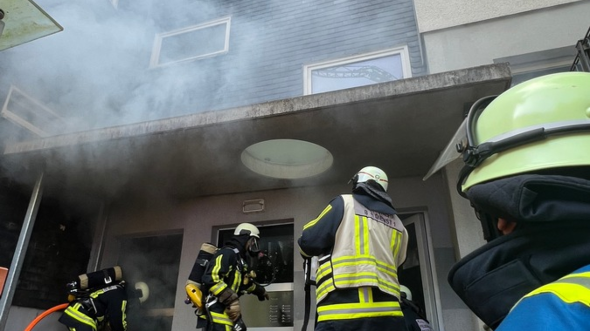 FW-BO: 8 Verletzte bei Brand in einem Mehrfamilienhaus in Querenburg - Foto: presseportal.de