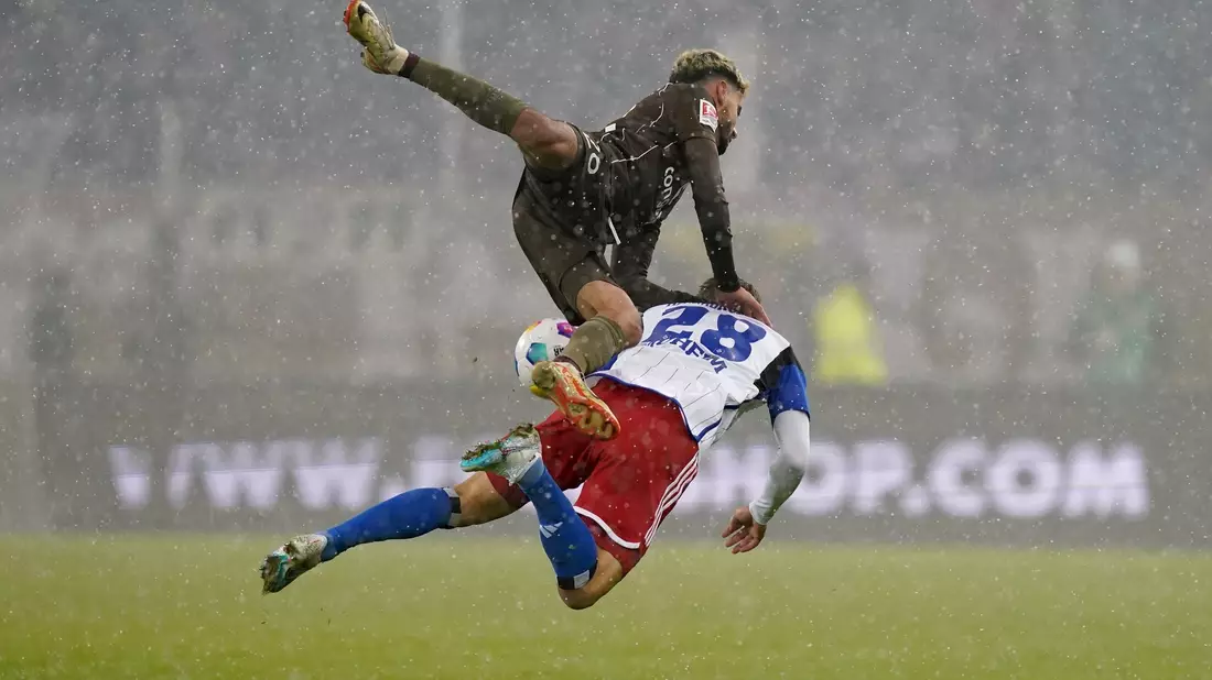 Macht der FC St. Pauli beim Stadtrivalen HSV den Aufstieg perfekt? - Bild: Marcus Brandt/dpa