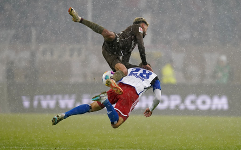 Macht der FC St. Pauli beim Stadtrivalen HSV den Aufstieg perfekt? - Foto: Marcus Brandt/dpa