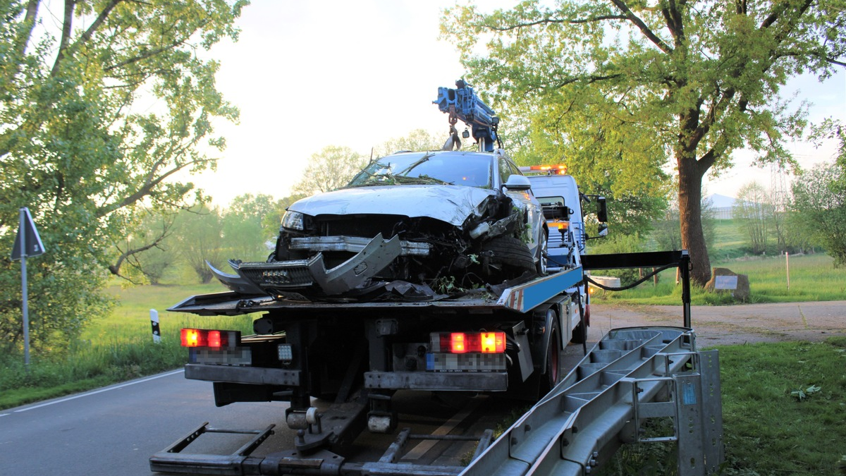 POL-MI: Fahrer nach mutmaßlichem Alleinunfall flüchtig - Foto: presseportal.de