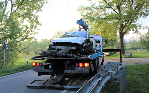 POL-MI: Fahrer nach mutmaßlichem Alleinunfall flüchtig - Foto: presseportal.de