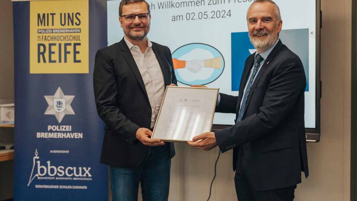 POL-Bremerhaven: Mit der Polizei Bremerhaven auf dem Weg zur Fachhochschulreife - Neuer Kooperationsvertrag macht es möglich - Foto: presseportal.de