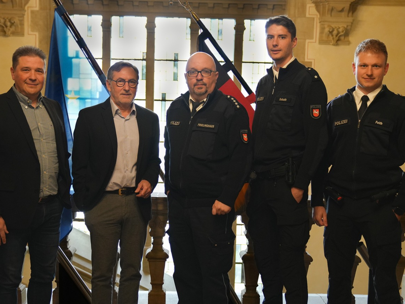 POL-OS: Zwei Menschenleben gerettet - Polizeipräsident belobigt Polizisten aus Ostfriesland - Foto: presseportal.de