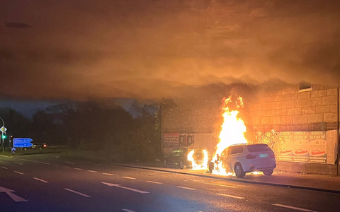 POL-DU: Mittelmeiderich: Zwei Autos in Vollbrand - Kripo sucht Zeugen - Foto: presseportal.de