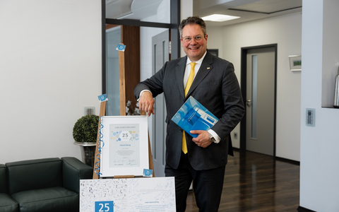 Patrick Döring feiert Jubiläum bei der Wertgarantie Group / Vorstandsvorsitzender seit 25 Jahren im Unternehmen - Foto: presseportal.de