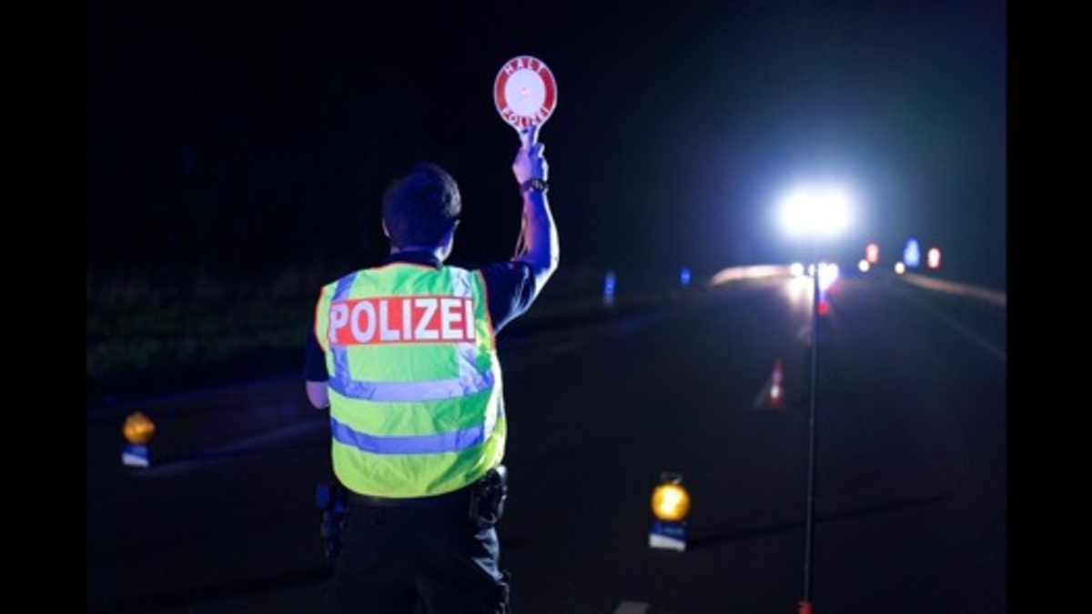 POL-CUX: Verkehrskontrolle am Wesertunnel (Lichtbild in der Anlage) - Foto: presseportal.de