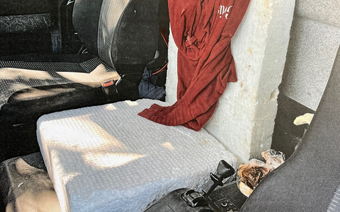 POL-DO: Kontrolle eines Lkw auf der A44 - Überladung, Fahrzeugmängel und ein Fahrersitz aus Hartschaumplatten - Foto: presseportal.de