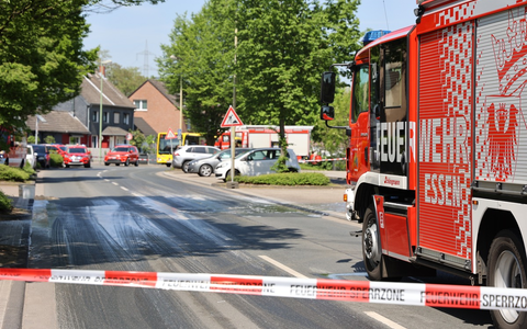 FW-E: Arbeitsunfall auf einem Betriebsgelände - Gefahrstoff tritt aus und sorgt für aufwendige Reinigungsarbeiten - Foto: presseportal.de