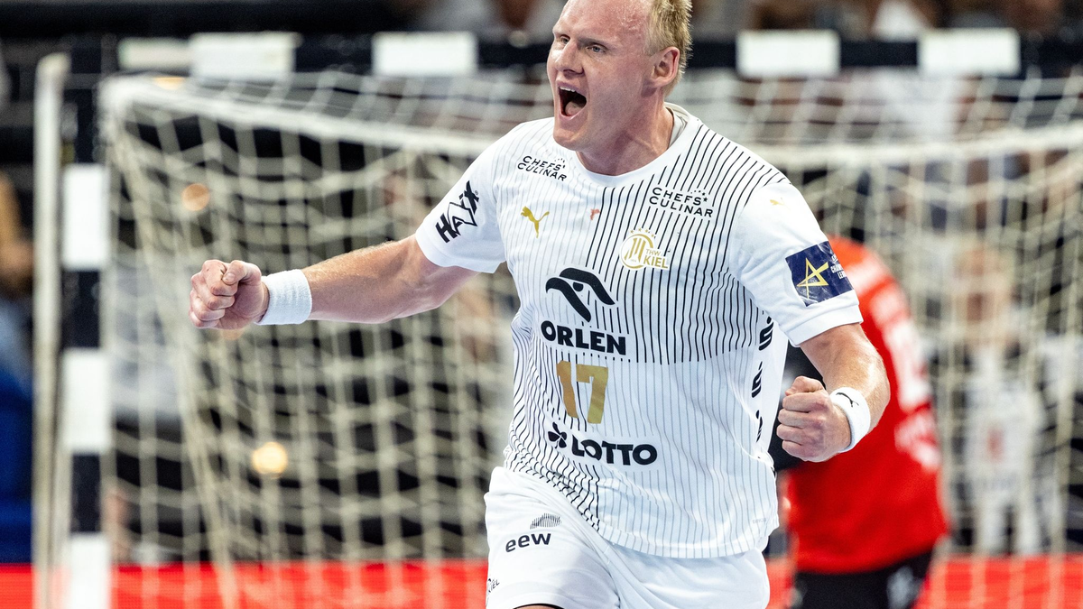 Kiels Patrick Wiencek feiert einen Treffer. Am Ende gelingt dem THW er Einzug unter die besten Vier. - Foto: Axel Heimken/dpa