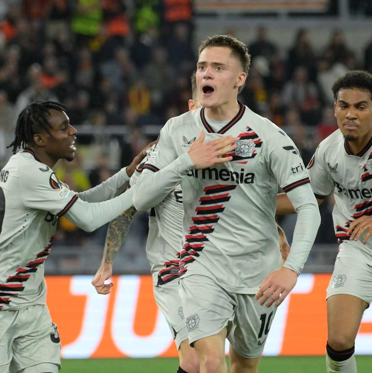 Torjäger Florian Wirtz (M) leitete nach einer halben Stunde den Leverkusener Sieg ein. - Foto: Fabrizio Corradetti/LaPresse via ZUMA Press/dpa