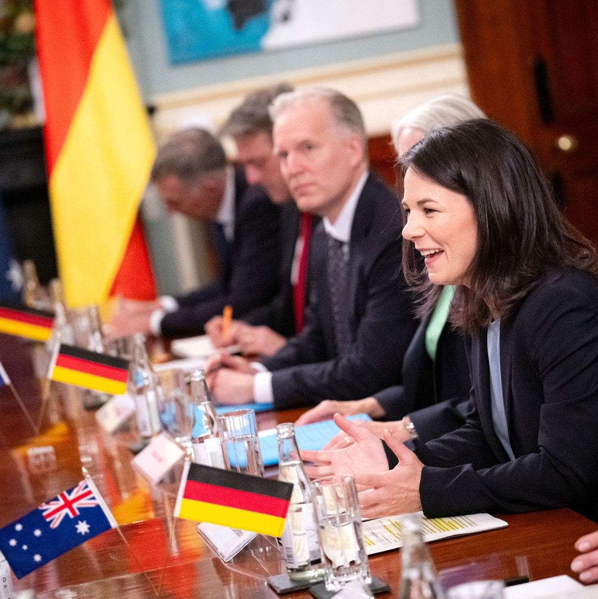 Im Mittelpunkt der einwöchigen Reise von Außenministerin Baerbock nach Australien, Neuseeland und Fidschi steht die Sicherheitspolitik und der Klimaschutz. - Foto: Sina Schuldt/dpa