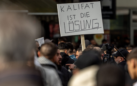 Mehr als 1000 Teilnehmer hatten am vergangenen Wochenende an einer von Islamisten organisierten Demonstration in Hamburg teilgenommen. - Foto: Axel Heimken/dpa