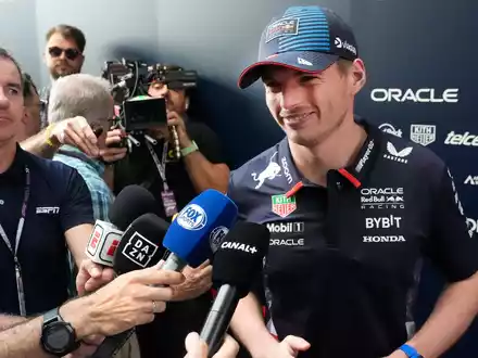 Trotz etwas Mühe ließ Red-Bull-Pilot Max Verstappen die Konkurrenz wieder hinter sich. - Foto: Wilfredo Lee/AP