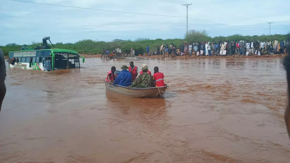 Die Regenzeit in Kenia wird in diesem Jahr durch das Wetterphänomen El Niño verstärkt. Die Folge sind Überschwemmungen (Archivbild). - Bild: Uncredited/AP/dpa