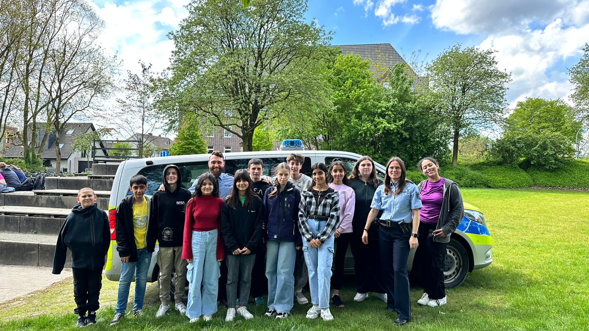 POL-COE: Kreis Coesfeld, Coesfeld / Unterstützung der Sprachförderklasse des Heriburg-Gymnasiums in Coesfeld - Foto: presseportal.de