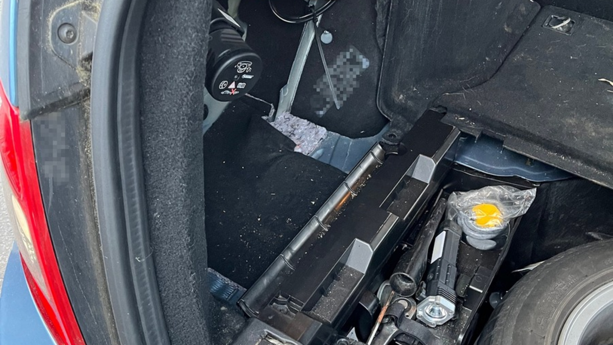 HZA-MS: Zoll Münster findet Kokain und Heroin bei PKW-Kontrolle / Zollbeamte und Zollhund Merlin haben richtigen Riecher auf der A 30 - Foto: presseportal.de