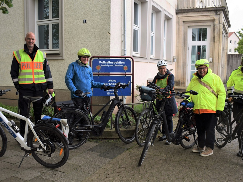 POL-HM: Sicherheit erfahren: Neue Thementour für Seniorinnen und Senioren zur Stärkung des Sicherheitsgefühls - Foto: presseportal.de